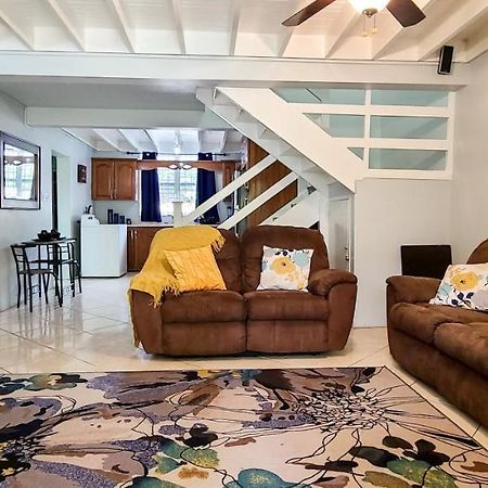 Cheerful 2 - Bedroom Townhouse With Free Parking In New キングストン エクステリア 写真