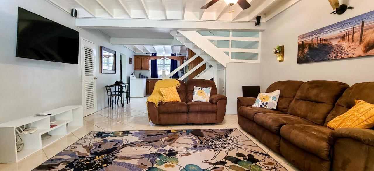Cheerful 2 - Bedroom Townhouse With Free Parking In New キングストン エクステリア 写真
