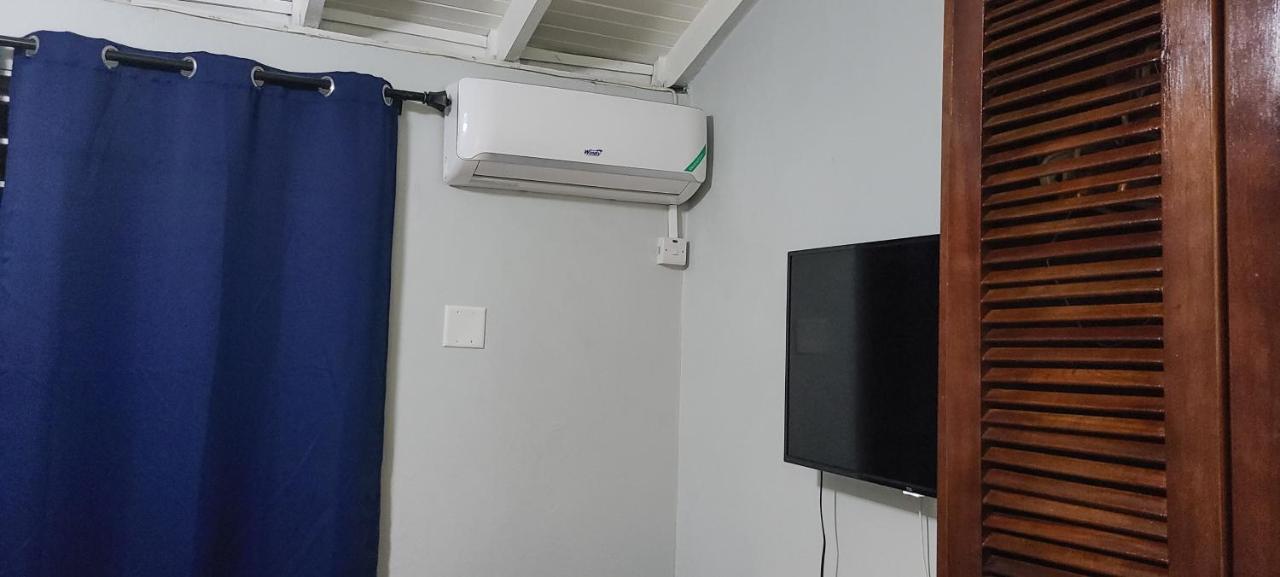Cheerful 2 - Bedroom Townhouse With Free Parking In New キングストン エクステリア 写真