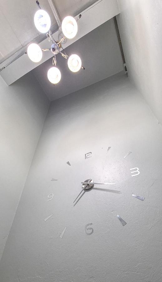Cheerful 2 - Bedroom Townhouse With Free Parking In New キングストン エクステリア 写真