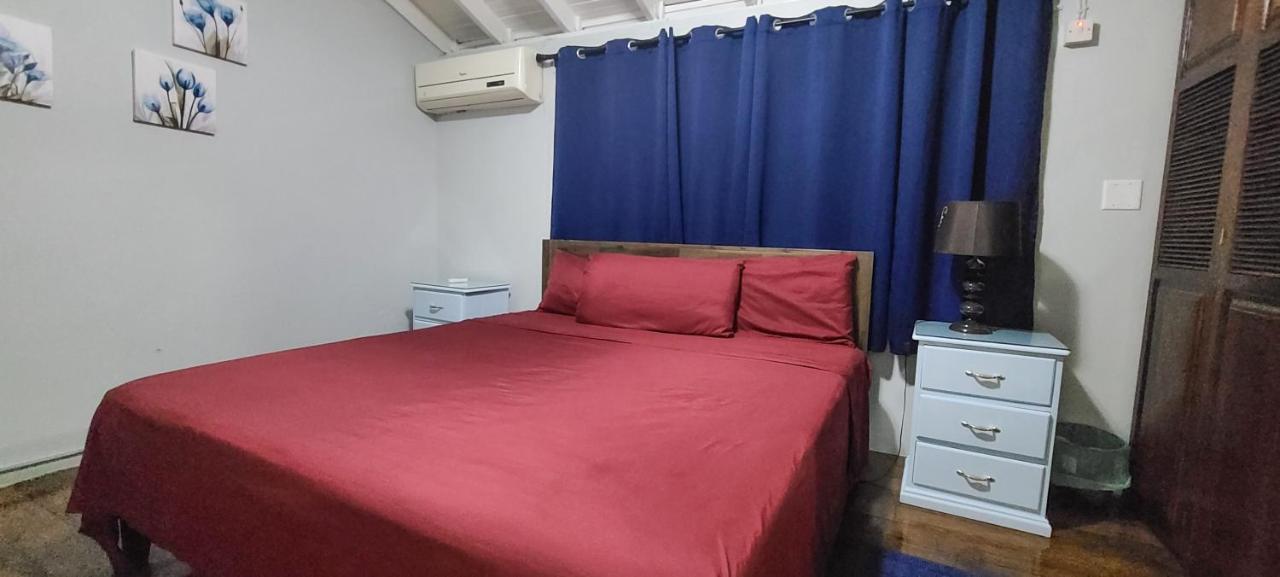 Cheerful 2 - Bedroom Townhouse With Free Parking In New キングストン エクステリア 写真